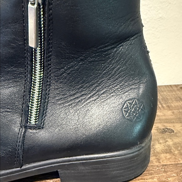 NWOT Elegant Black Leather Men's Boots - Picture 3 of 6